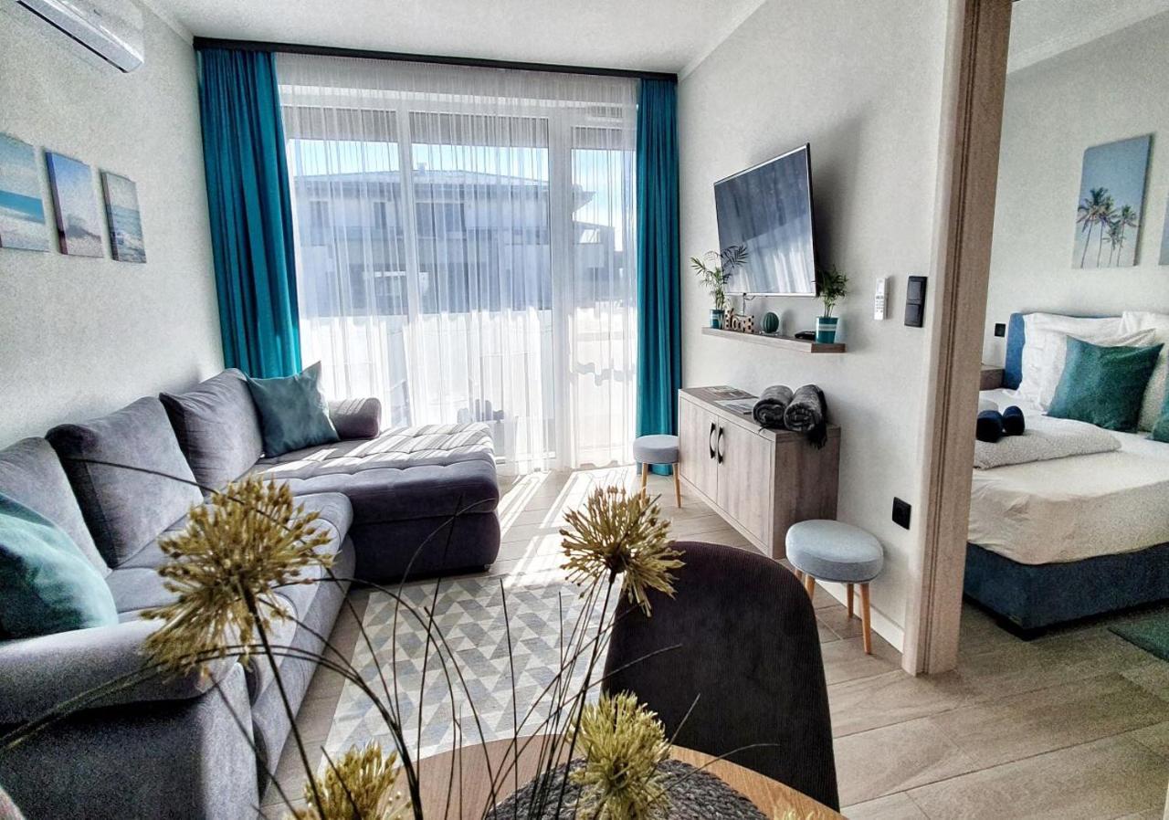 Marina Apartment By Dora Кестхей Екстер'єр фото