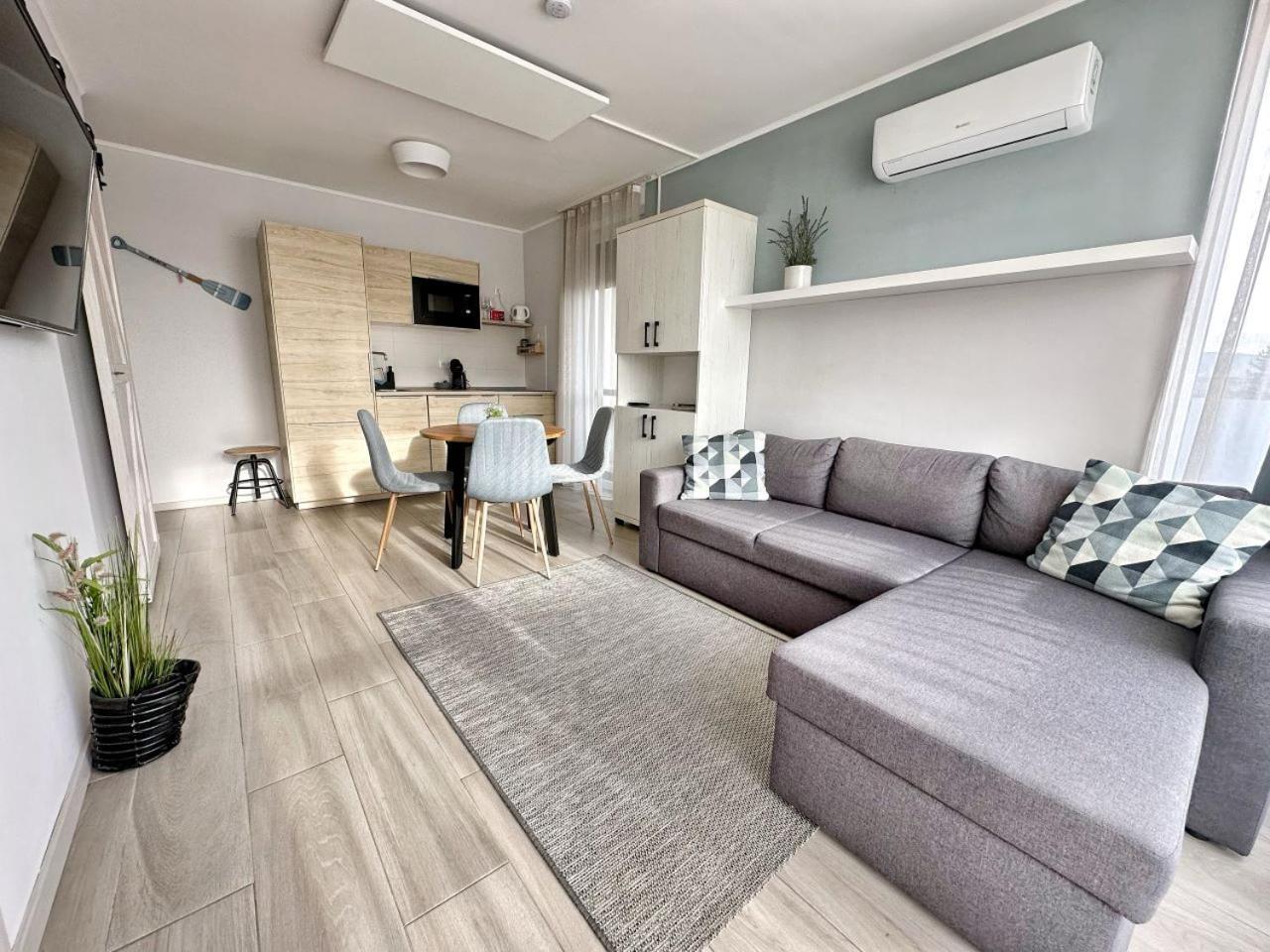 Marina Apartment By Dora Кестхей Екстер'єр фото