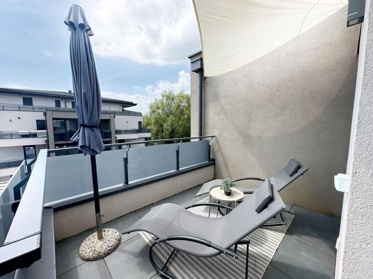 Marina Apartment By Dora Кестхей Екстер'єр фото
