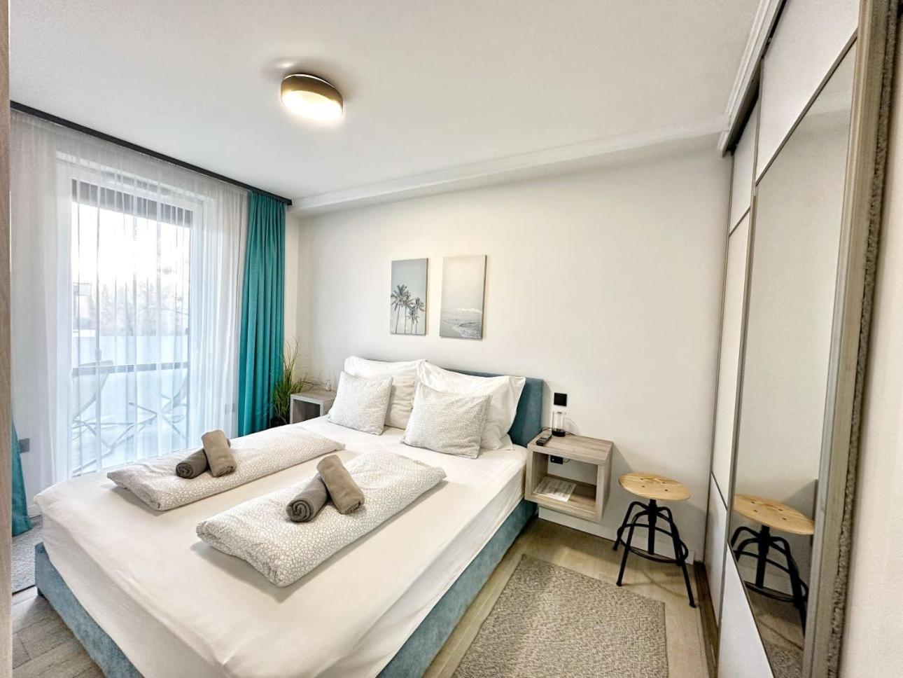 Marina Apartment By Dora Кестхей Екстер'єр фото